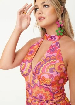 Unique Vintage Smak Parlour Glamour Goddess Floral 70's Jumpsuit Pink -KILLSTAR Sales Store unique vintage SP233KR3 glamour goddess floral jumpsuit pink 7 8c90e740 9d74 4396 8d00 643215febccf 1024x1024